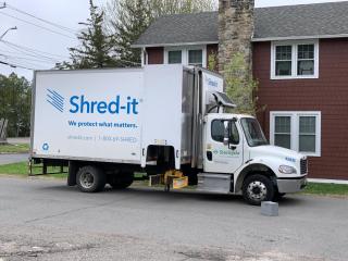 shred it truck